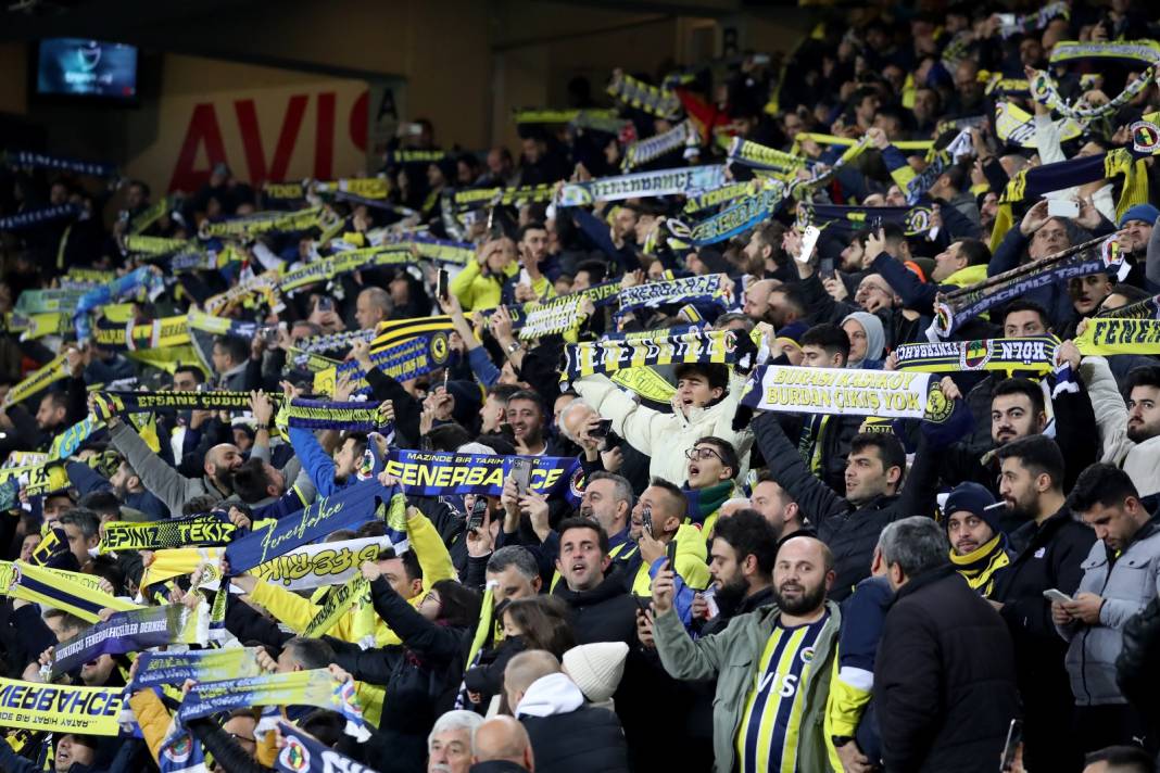 Fenerbahçe Fatih Karagümrük maçından çok özel fotoğraflar: Geri dönüş coşkusu tribünlere böyle yansıdı 32